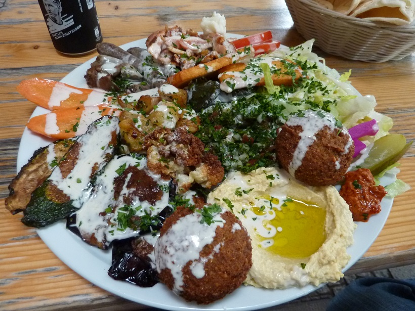 The döner teller, a plate of kebaby greatness.
