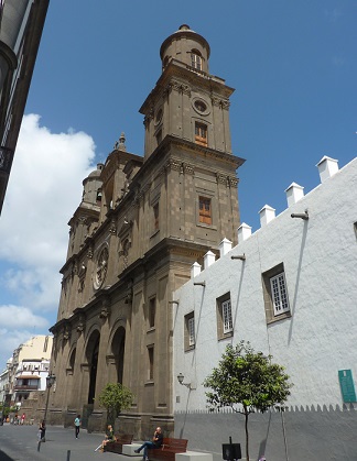 Old town of Las Palmas has a cathedral. Big whoop - show us the kebab