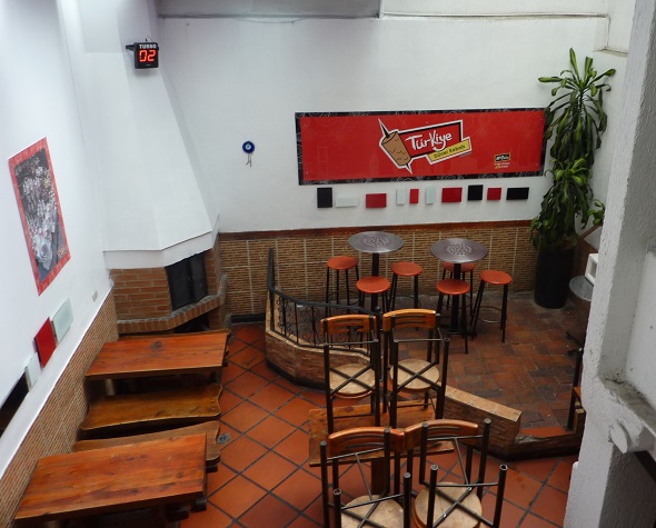 Kebab shop in Bogota, Colombia has a dance floor!