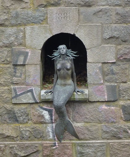 Vilnius uzupis is autonomous and guarded by a mermaid